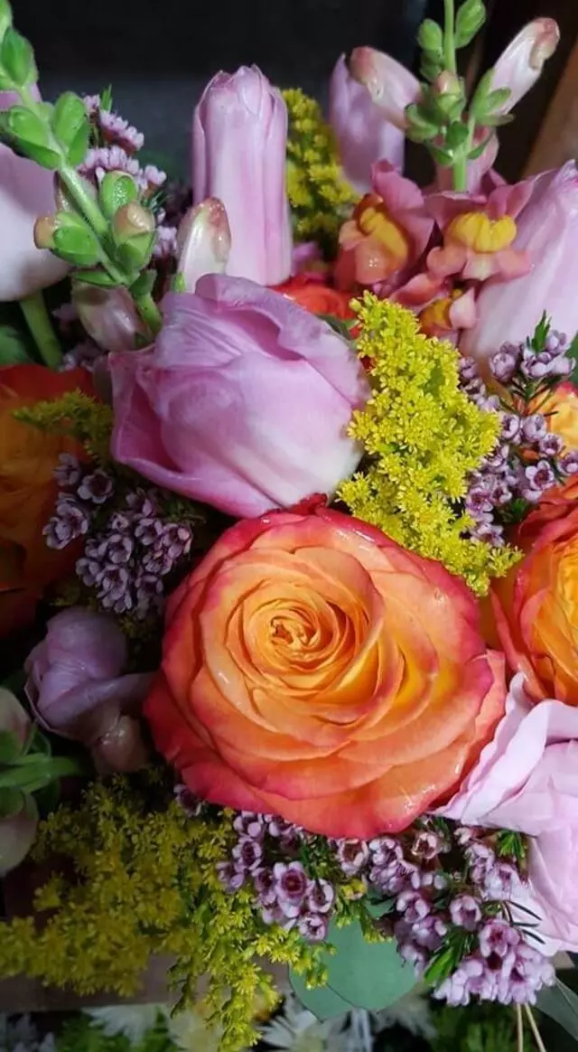 Alexs East End Floral Shoppe