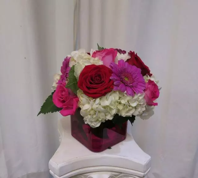 Alexs East End Floral Shoppe