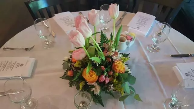 Alexs East End Floral Shoppe