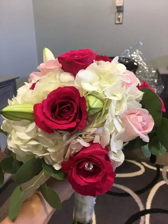 Alexs East End Floral Shoppe