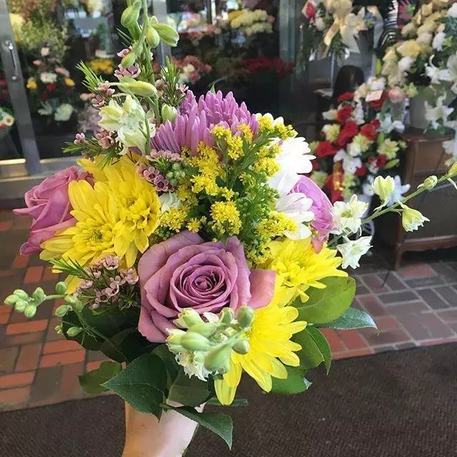 Alexs East End Floral Shoppe