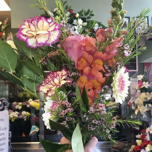 Alexs East End Floral Shoppe