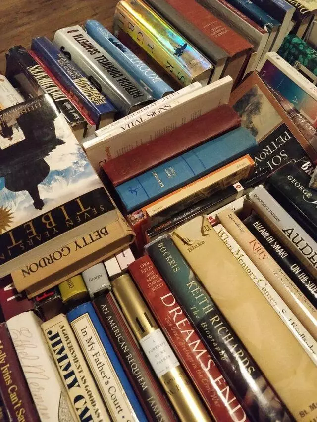 Amazing Books & Records Emporium