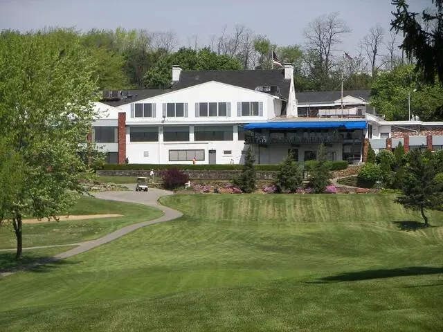 3 Lakes Golf Course