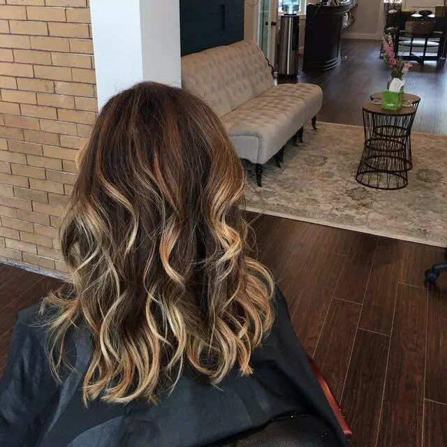 Auria Salon