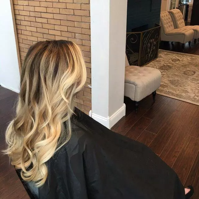 Auria Salon